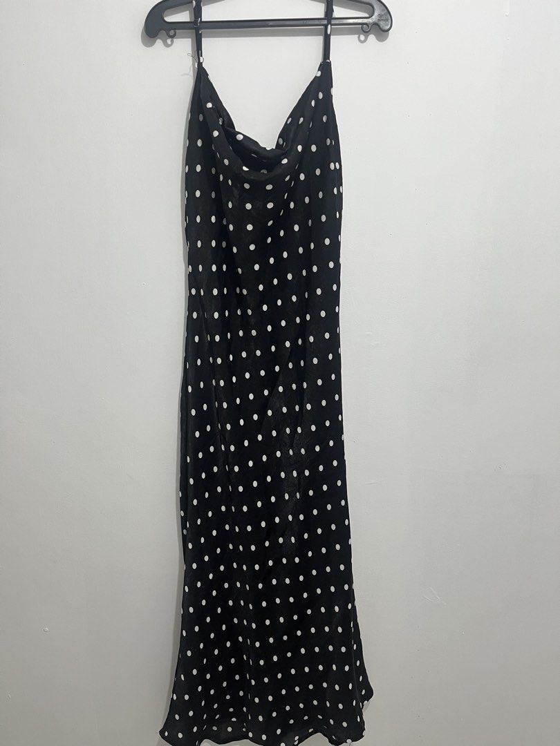 Polka Dot Slip Dress (Category: Dresses) located in Las Pinas. Submitted by _potatoee (Listing ID 1426542041, Image 1). Description: Elegant classic black and white polka dot pattern. The dress has a midi length. Perfect for a night out or a special occasion. Made from a smooth, flowing fabric. 📌 Large on tag but best fits small to med 📌 Payment thru GCASH | BANK TRANSFER 📌 Courier J&T.