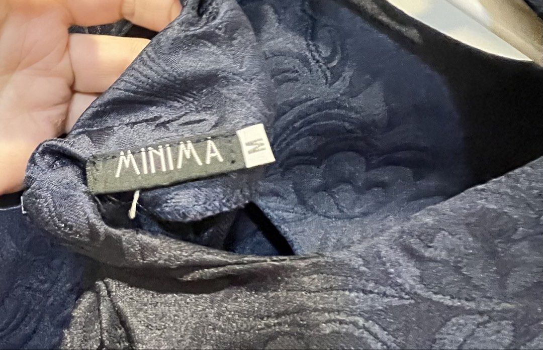 Sleeveless Dress - Size M (Category: Dresses) located in Paranaque City. Submitted by cared4goods (Listing ID 1426502250, Image 3). Description: Sleeveless navy blue cocktail or party dress featuring a subtle, tonal floral damask pattern and front pockets..