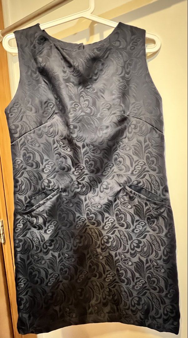 Sleeveless Dress - Size M (Category: Dresses) located in Paranaque City. Submitted by cared4goods (Listing ID 1426502250, Image 1). Description: Sleeveless navy blue cocktail or party dress featuring a subtle, tonal floral damask pattern and front pockets..