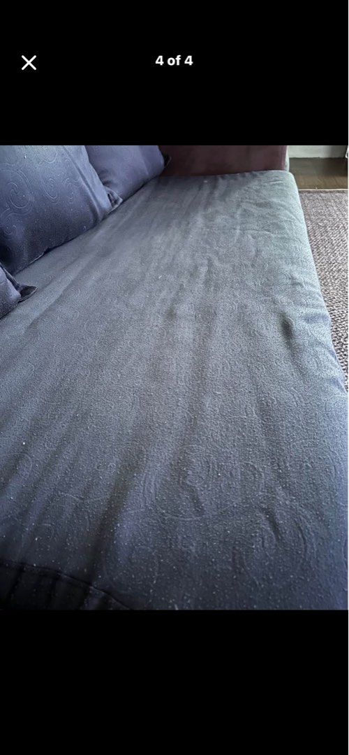 Sofas (Category: Sofas) located in Kulai. Submitted by chafauzi (Listing ID 1426522027, Image 3). Description: Nak letgo sebab nak clear kan ruang tamu. Saiz dia tak sesuai dengan ruang tamu saya. Sarung sofa ada yang zip nya pecah & kain sofa dah berbulu. Tapi rasa bole bersihkan pakai lint roller. Sarung sofa dah dicuci bersih. Span sofa masih empuk & tiada masalah. Boleh susun jadi L shape Jual seadanya. Ambil sendiri, kulai. NAK LETGO ASAP. �
