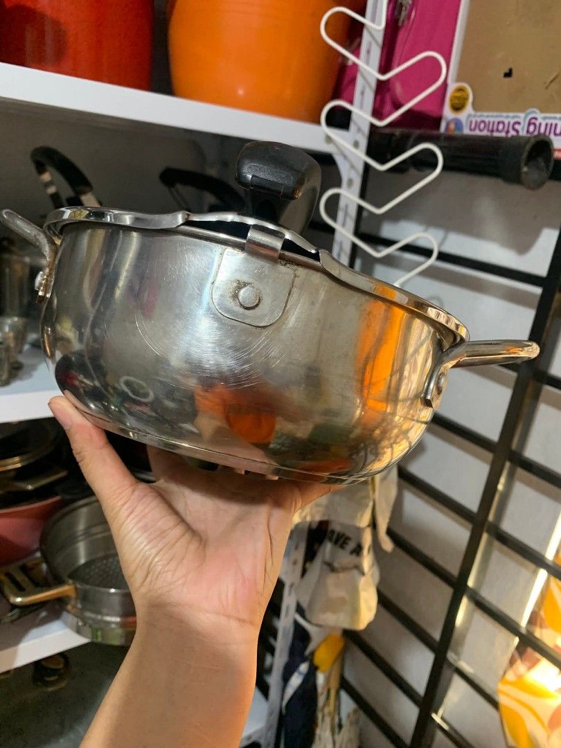 Stainless Steel Pot with Strainer (Category: Cookware & Accessories) located in Tuguegarao City. Submitted by zealearth.27e2d4 (Listing ID 1426505587, Image 3). Description: deep fry casserole branded by cassani italy.