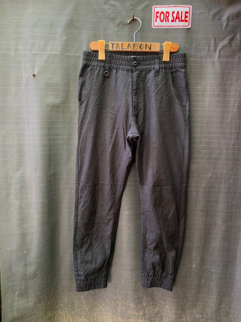 TAKI Plaid Jogger Pants (Category: Jeans) located in Bacolod City. Submitted by wiseeagle-f20c (Listing ID 1426408451, Image 2). Description: WTS♻️ Item: TAKI Plaid Jogger Pants ______________________________ JAPAN TEXTILE Details: ▪️Dimes Dimes - 29-31 x 37 Hem - 5 stretch ▪️Complete Tags ▪️Slim Fit ✈️Free Shipping Fee Pm, Thanks ✅We ship Nationwide via Jnt Express ✅We do video call for assurance 📍Bacolod City Negros Occidental.