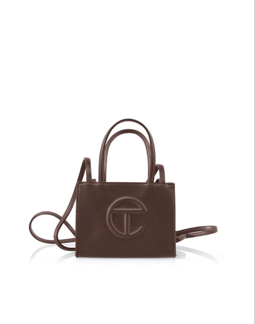 Telfar Shopping Bag Small in Chocolate (Category: Luxury Bags & Wallets) located in Rizal. Submitted by dkc0424 (Listing ID 1426472959, Image 3). Description: Purchased from Telfar website (SRP $150) Barely get to use this but it fits alot! Rly loved using this but I guess this style doesn’t resonate with me anymore No visible flaws at all Willing to nego!!! <3 .