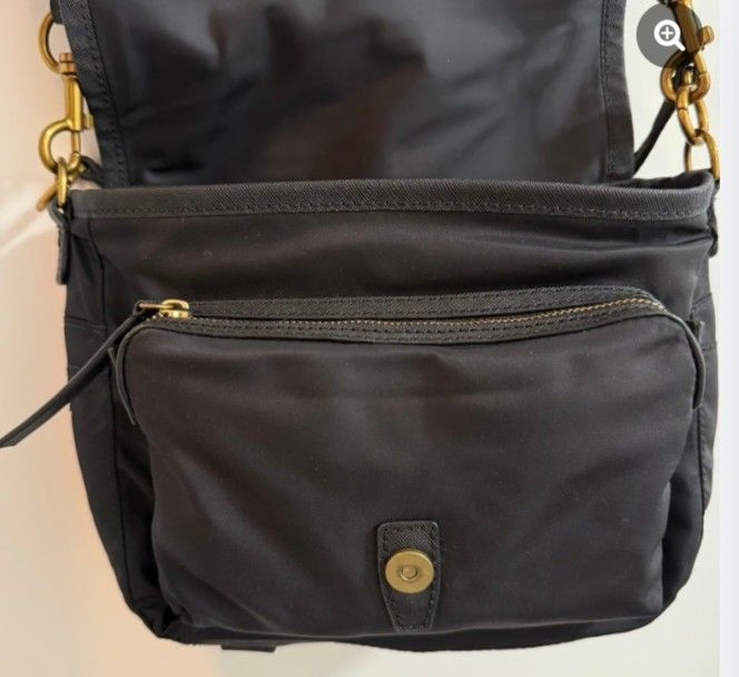 Tory Burch Black Crossbody Bag (Category: Luxury Bags & Wallets) located in Bayambang. Submitted by biyong_ambat (Listing ID 1426513847, Image 3). Description: for sale Tory Burch crossbody bag nylon price 1500.