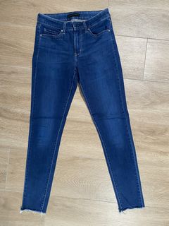 (Category: ) located in . Submitted by lovepreloved13 (Listing ID 1426463146, Image 1). Description: .