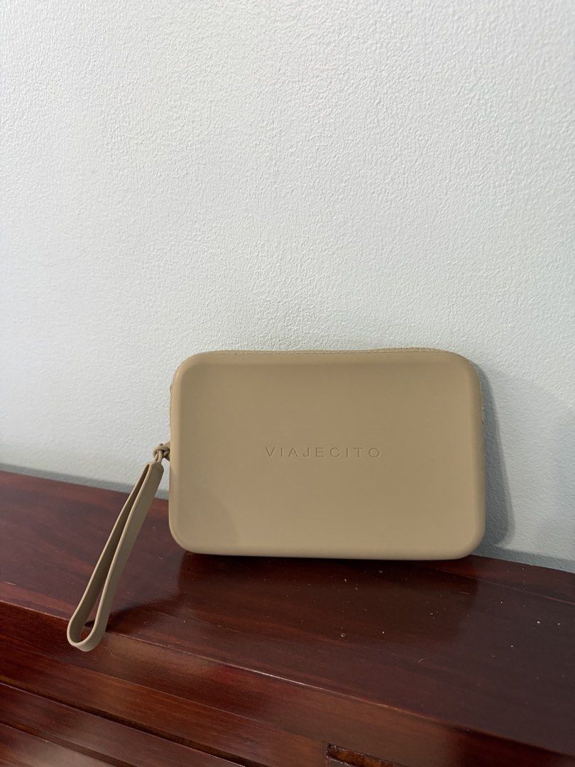 Viajecito Splashkit Clutch in Fog (Category: Clutches) located in Rizal. Submitted by dkc0424 (Listing ID 1426523190, Image 1). Description: No flaws Still in great condition Discounted if u purchase with the bag!.