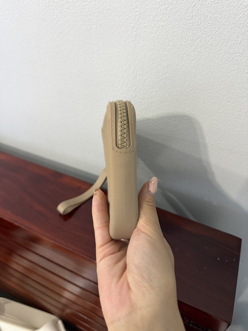 Viajecito Splashkit Clutch in Fog (Category: Clutches) located in Rizal. Submitted by dkc0424 (Listing ID 1426523190, Image 3). Description: No flaws Still in great condition Discounted if u purchase with the bag!.