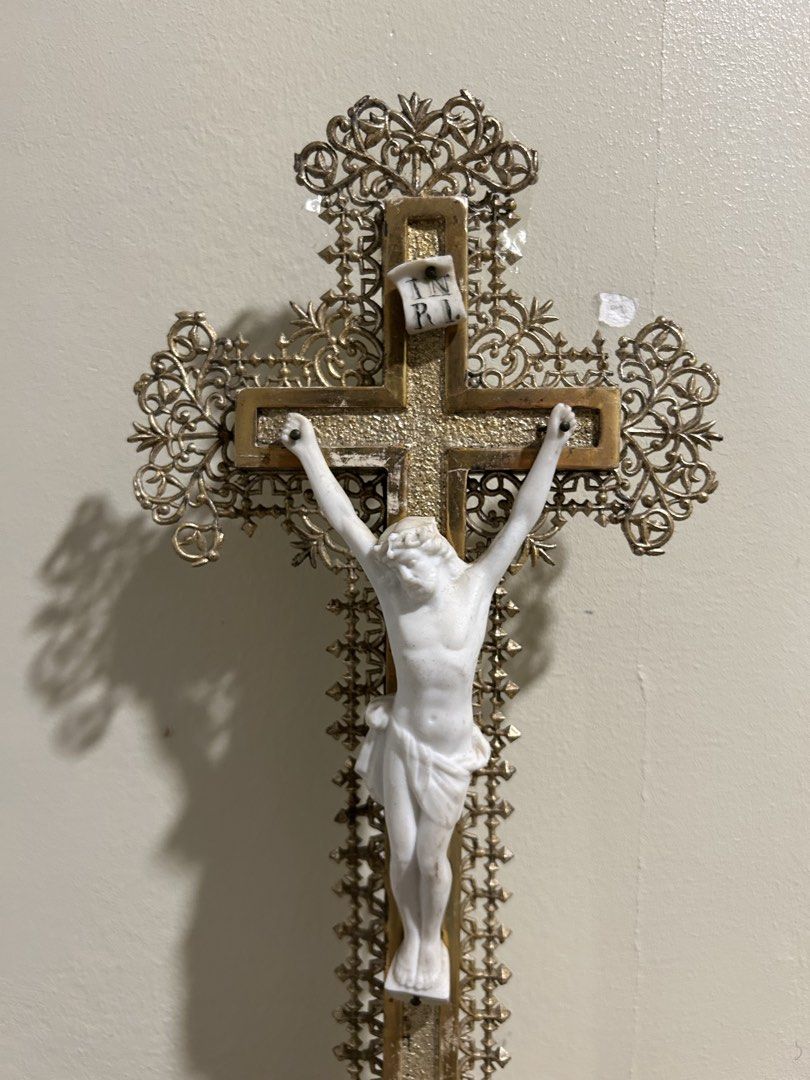 Vintage wooden Crucifix (Category: Religious Items) located in Bulacan. Submitted by YourCollection (Listing ID 1426572737, Image 3). Description: Porcelain corpus Wooden cross.
