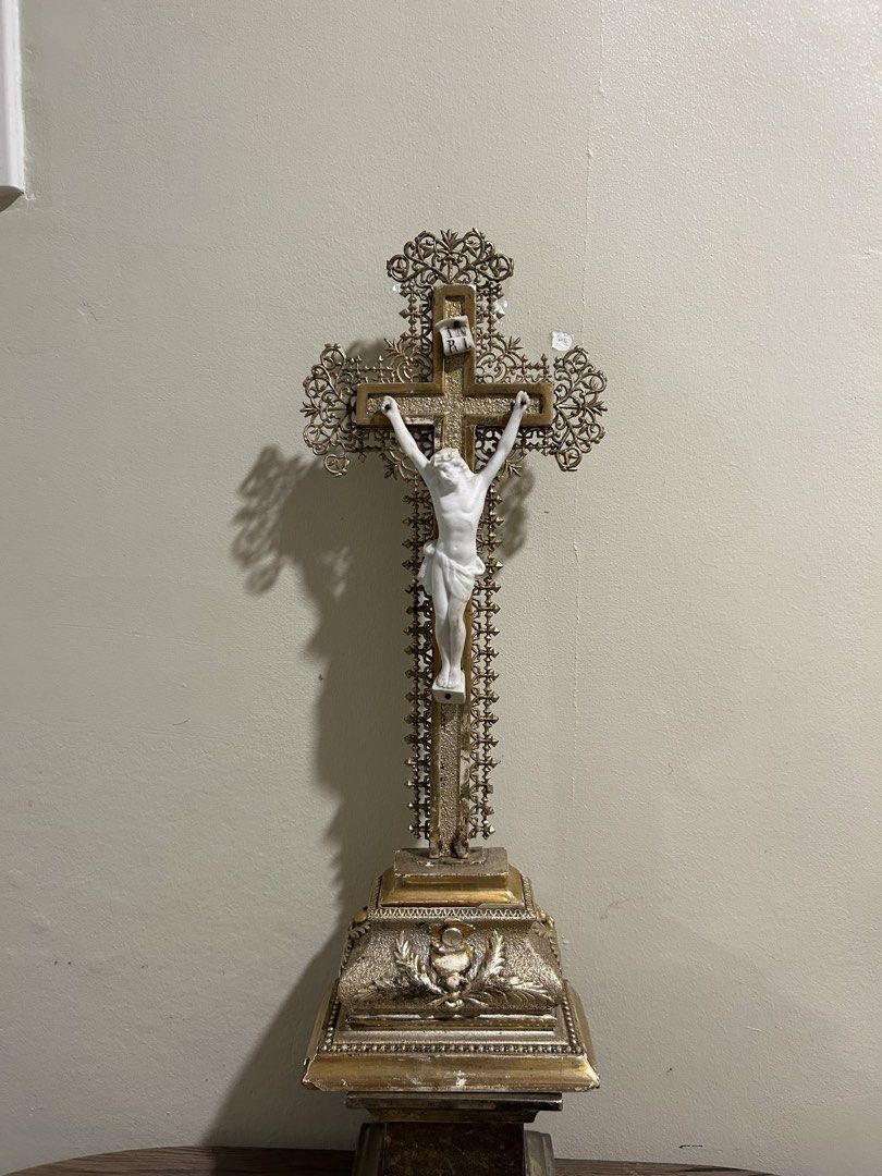 Vintage wooden Crucifix (Category: Religious Items) located in Bulacan. Submitted by YourCollection (Listing ID 1426572737, Image 2). Description: Porcelain corpus Wooden cross.