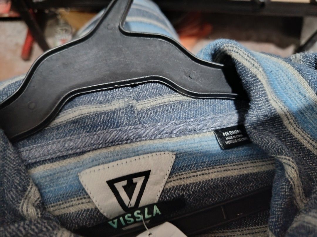 Vissla Striped flannel Hooded (Category: Tshirts & Polo Shirts ) located in Baguio. Submitted by xxrtabzxx185040 (Listing ID 1426495553, Image 3). Description: Vissla hooded shirt with a striped pattern. Features a button-down front, two chest pockets, and a hood with drawstrings. The shirt is a medium size. The shirt has a tag that indicates it was made in China. dimes 22*28 mop gcash payment 1st .