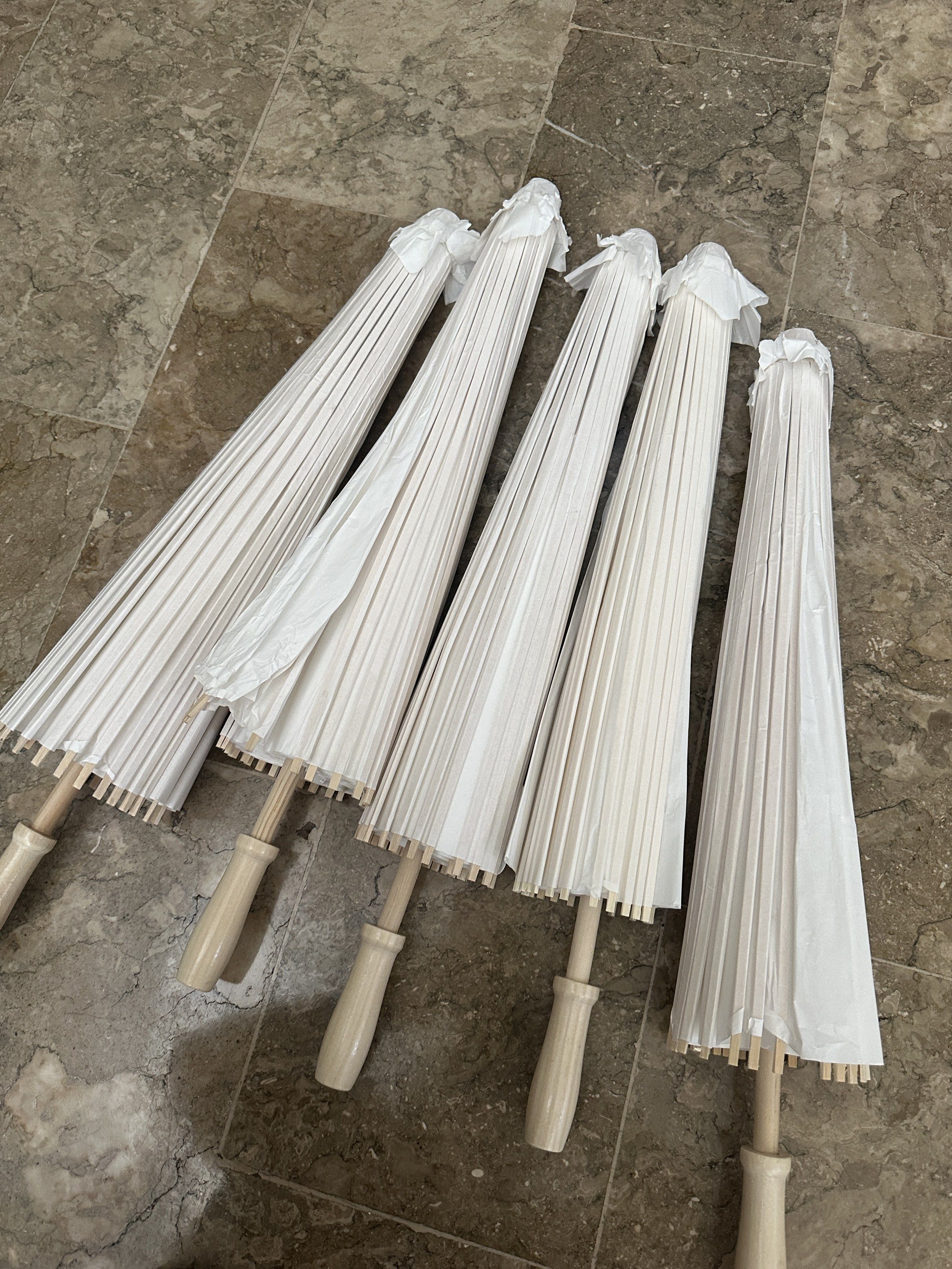 White Paper Parasols (Category: Umbrellas) located in Marikina City. Submitted by katroused (Listing ID 1426443006, Image 1). Description: Used for my wedding. 5 pcs ised last Jan 2026.