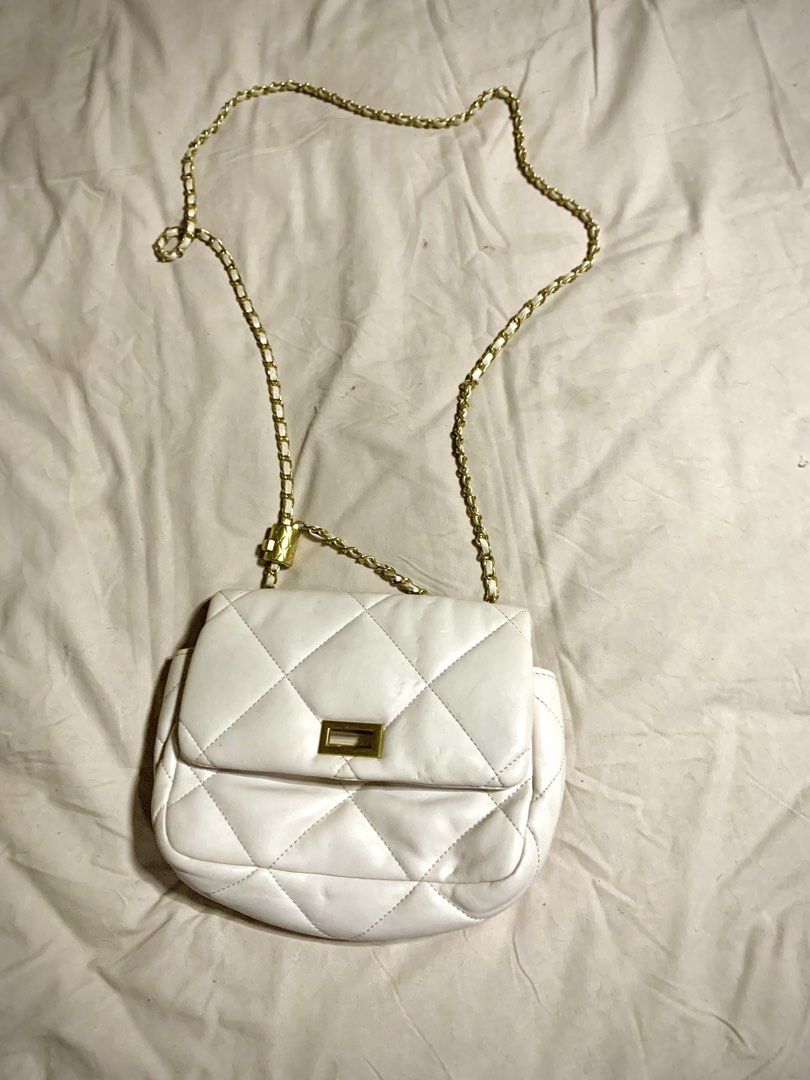 White Quilted Shoulder Bag with Gold Chain (Category: Shoulder Bags) located in Quezon City. Submitted by echojao (Listing ID 1426455350, Image 2). Description: Decluttering preloved bags. Pricing according to quality or issues. Issues are shown on the pictures. Please be mindful before messaging. .