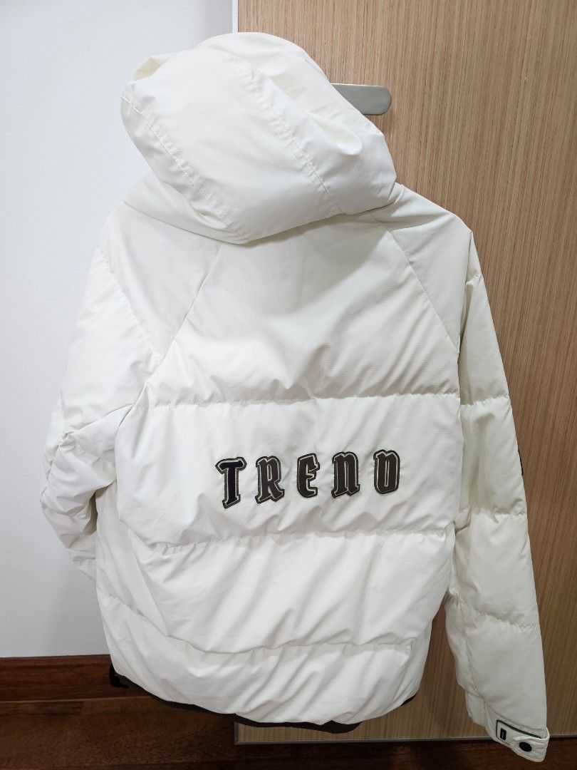 Winter Jacket (Category: Coats, Jackets and Outerwear) located in Kuala Lumpur. Submitted by dswj95 (Listing ID 1426416243, Image 2). Description: Winter Jacket Size L White Colour Selling at very cheap price First come first served PJ / Setia Alam.