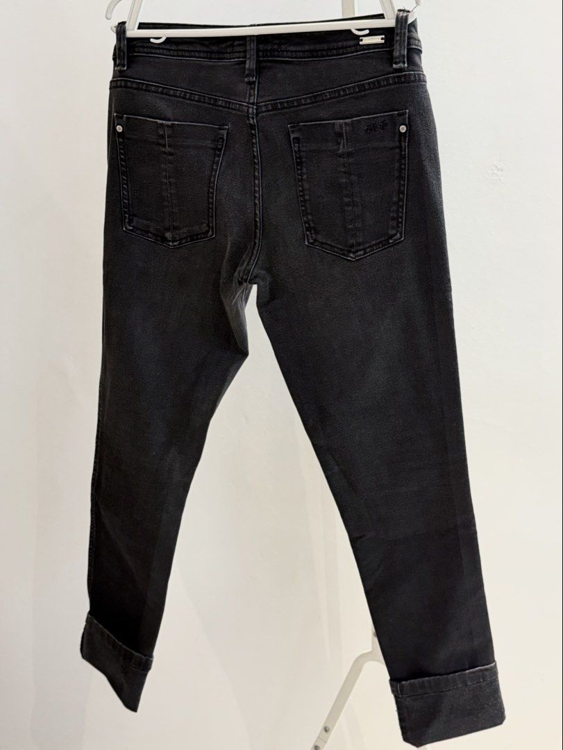 Z1975 Denim Black Jeans (Category: Jeans) located in Manila. Submitted by issa23fourfive (Listing ID 1426430670, Image 2). Description: .