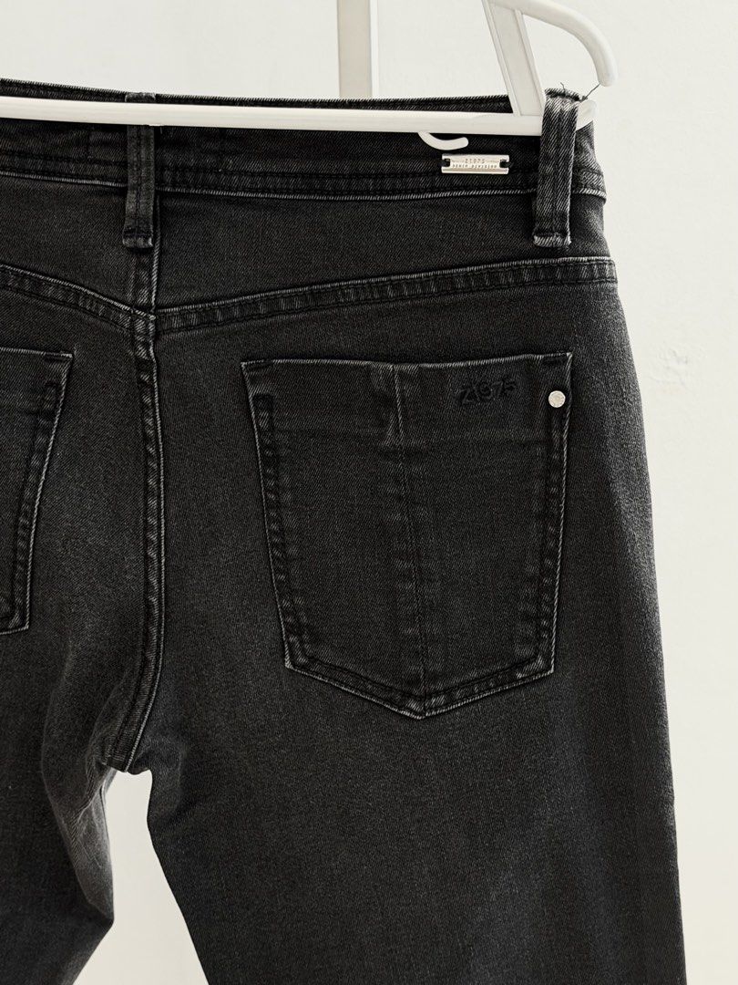 Z1975 Denim Black Jeans (Category: Jeans) located in Manila. Submitted by issa23fourfive (Listing ID 1426430670, Image 3). Description: .