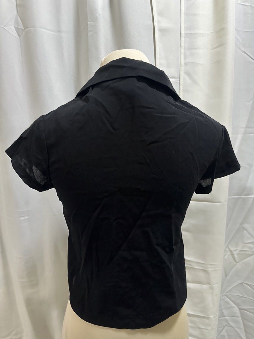 Zalora Basics Black Blazer Top XS (Category: Blouses) located in Manila. Submitted by randomdeclutter (Listing ID 1426560992, Image 2). Description: .
