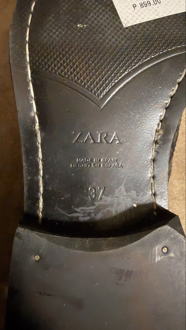 Zara black leather shoes size 7 (Category: Loafers) located in Caloocan City. Submitted by reqsj (Listing ID 1426495655, Image 3). Description: Never been used pero due to passage of time, medyo matigas na sya.