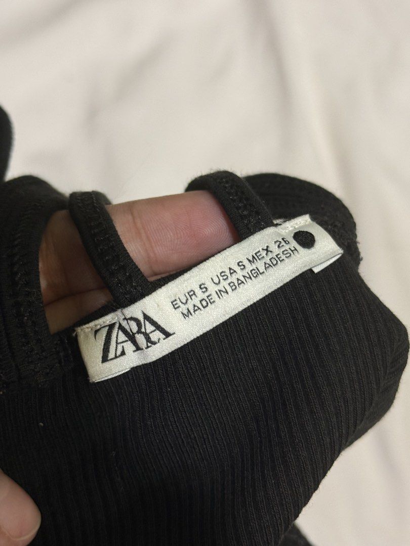 Zara Black Tank Top (Category: Sleeveless) located in Manila. Submitted by halsea (Listing ID 1426517590, Image 2). Description: ZARA small to medium crop .