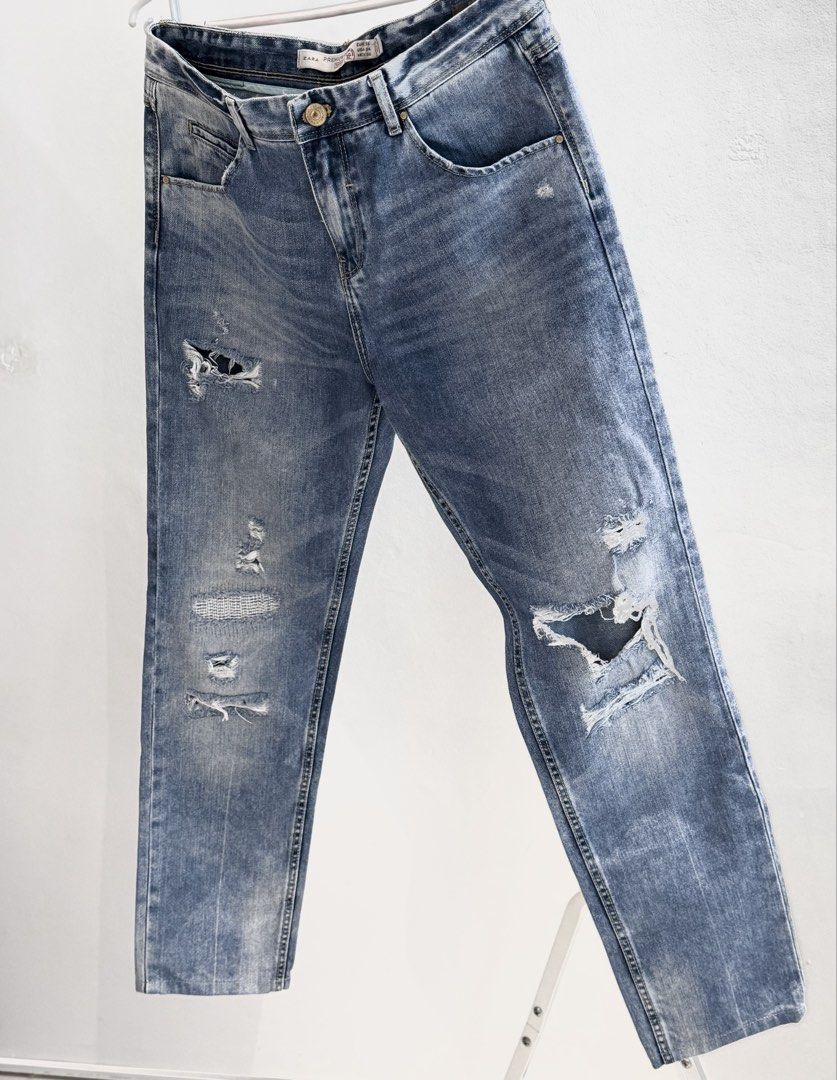 Zara Distressed Jeans (Category: Jeans) located in Manila. Submitted by issa23fourfive (Listing ID 1426429036, Image 1). Description: Zara distressed jeans .