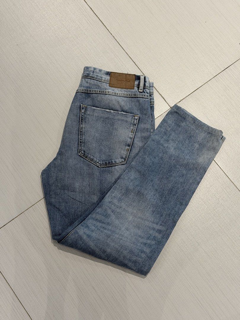 Zara Distressed Jeans (Category: Jeans) located in Manila. Submitted by issa23fourfive (Listing ID 1426429036, Image 2). Description: Zara distressed jeans .