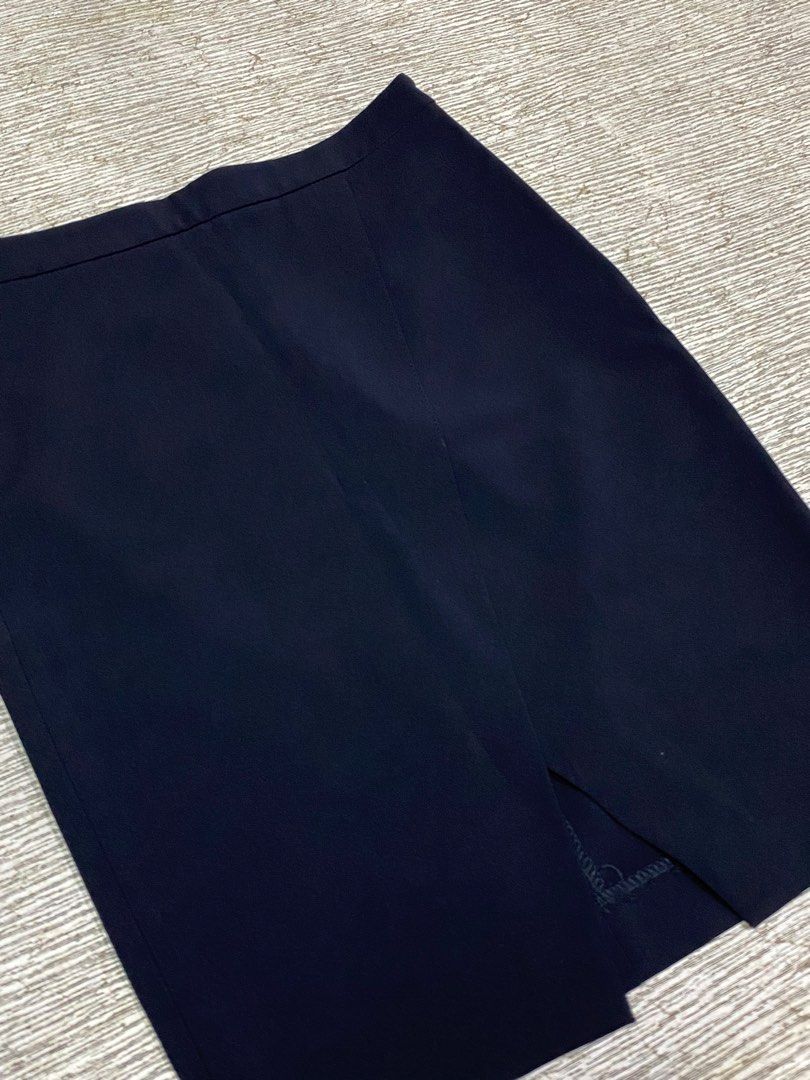 zara pencil skirt navy blue (Category: Skirts) located in Bulacan. Submitted by bargainrack (Listing ID 1426487208, Image 1). Description: .
