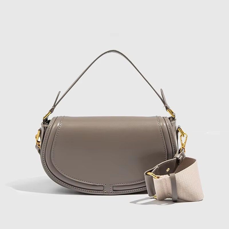 Zara Shoulder Bag with 2 Detachable Straps (Category: Shoulder Bags) located in Makati City. Submitted by binabanesa (Listing ID 1426528199, Image 2). Description: .
