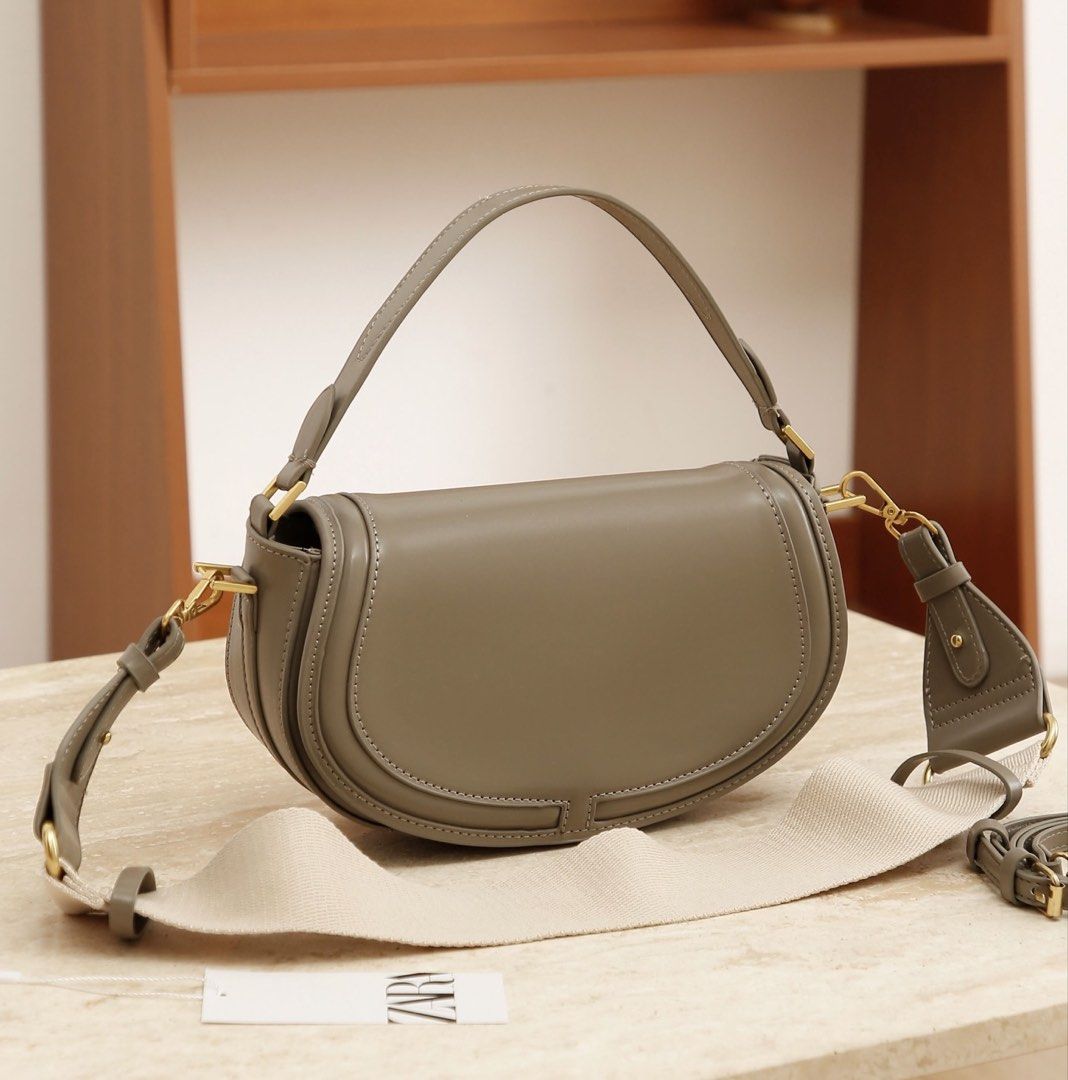 Zara Shoulder Bag with 2 Detachable Straps (Category: Shoulder Bags) located in Makati City. Submitted by binabanesa (Listing ID 1426528199, Image 1). Description: .