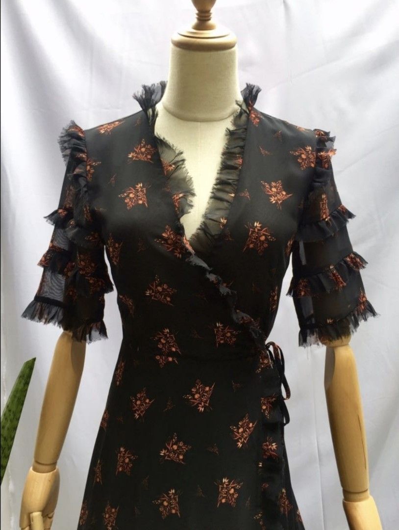 ZARA wrapped around dress (Category: Dresses) located in Quezon City. Submitted by rmseller.2017 (Listing ID 1426455650, Image 3). Description: ZARA wrapped around dress | XS-Semi L (because wrap around) | P1300 only.