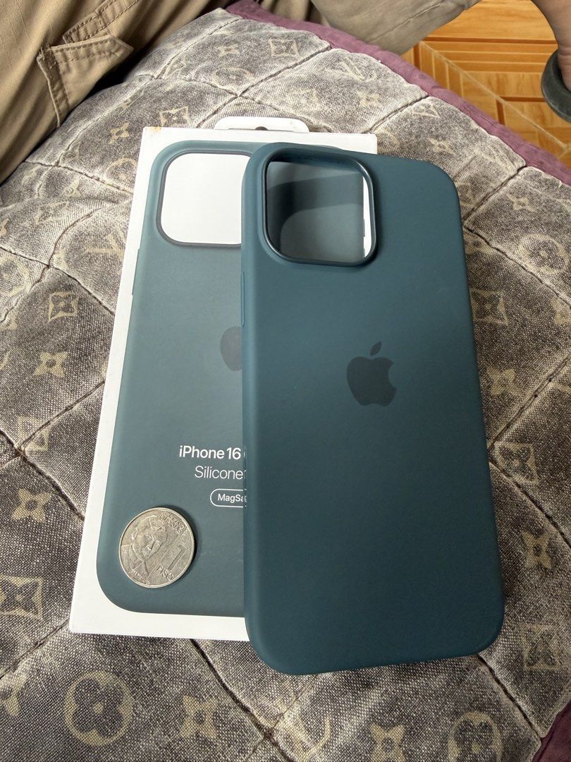 16 pro max apple silicon case (Category: Cases & Sleeves) located in Baguio. Submitted by candykeyk (Listing ID 1426653101, Image 1). Description: Just open for checking!.
