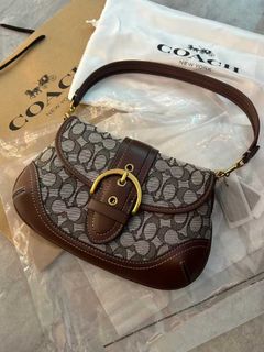 (Category: ) located in . Submitted by fashion.luxe.collection (Listing ID 1426672970, Image 1). Description: .