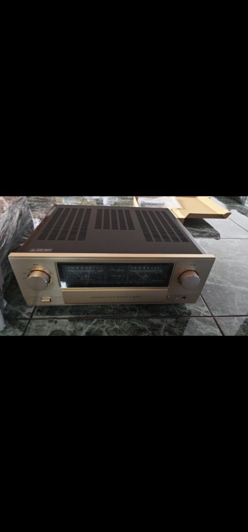 Accuphase E-4000 Integrated Stereo Amplifier65748433096065110
