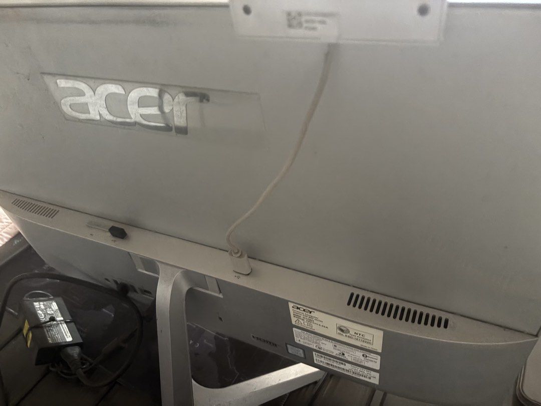 No issues: Acer 3 in 1 desktop (Category: Desktops) located in Manila. Submitted by fatzq (Listing ID 1290997500, Image 2). Description: i5 ACER ASPIRE C24- 885.