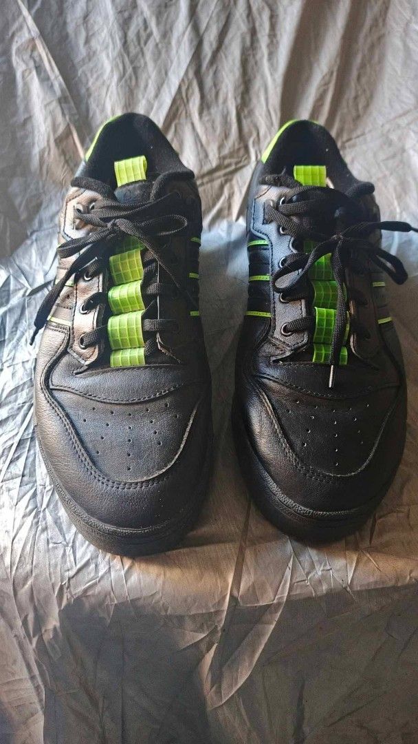 Adidas Rivalry shoes (Category: Sneakers) located in Bacoor. Submitted by punkzappa18 (Listing ID 1426698406, Image 3). Description: For sale Preloved original shoes In very good condition Mga 4 times lang nagamit No box dahil Padala from abroad Adidas Rivalry Low Black Green Size 10.5 mens 900 pesos na lang Ilang beses lang nagamit dahil masikip kaysa ma stock benta n lang Selling as is lang Pede nyo icheck para mas ok n Makita nyo. Pede din swa
