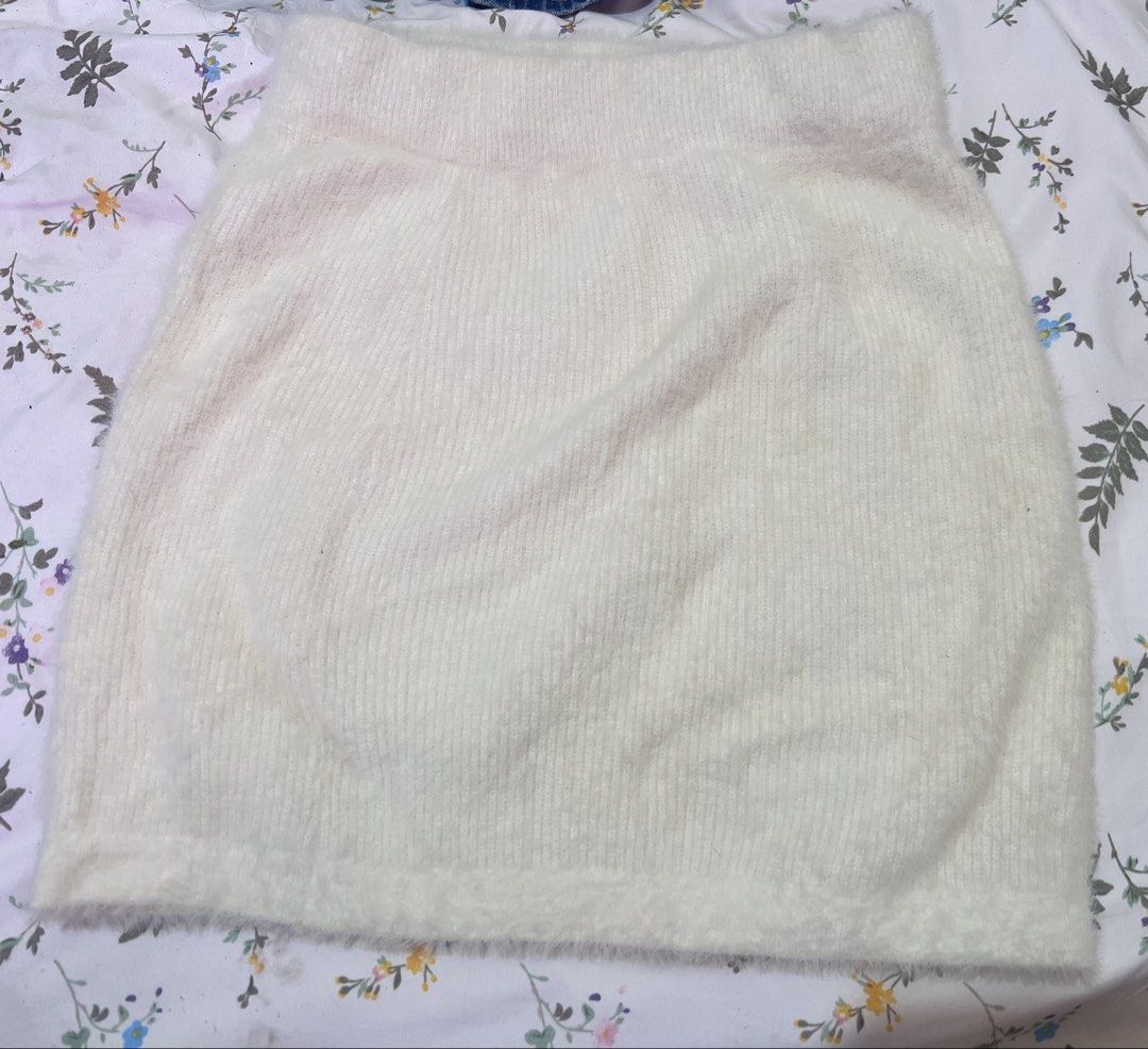 Affordable Skirt Bundle (Category: Skirts) located in Manila. Submitted by empasou (Listing ID 1426648728, Image 2). Description: These are preloved skirts, nakatambay nalang and are used once lang. Manage your expectations :) TAKE ALL: 299 + shipping fee INDIVIDUAL: Maong mermaid style skirt- ₱85 Long brown skirt w slot- ₱150 White adjustable skirt- ₱70 White fur skirt- ₱100 Shipping fee is to be shouldered by the buyer..