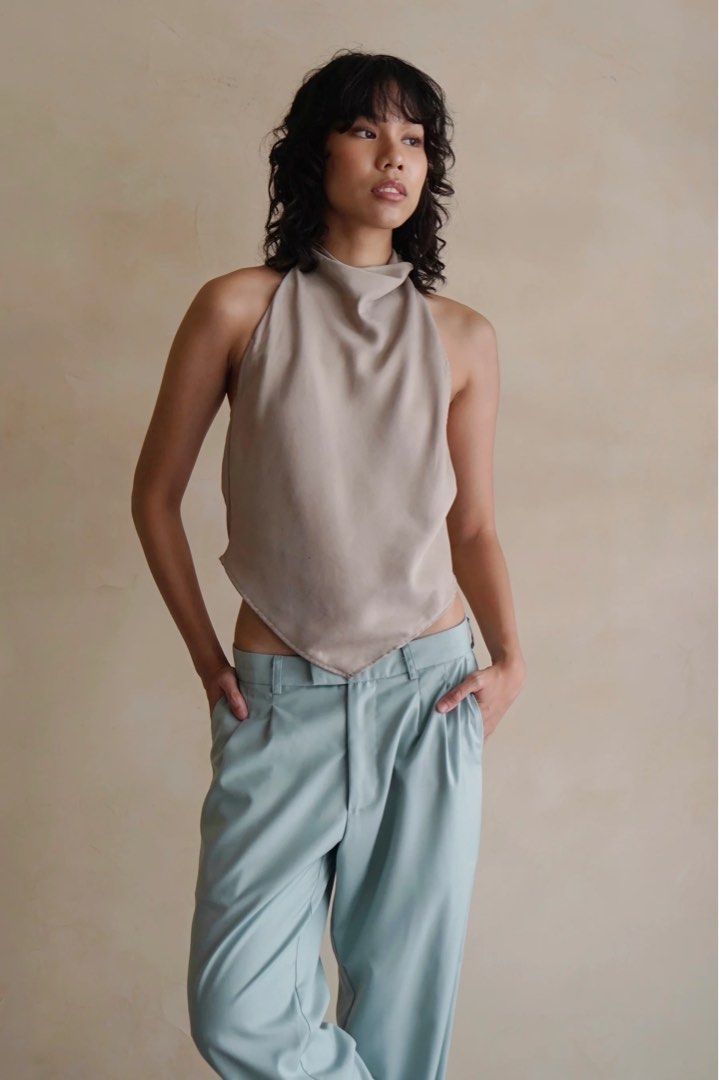 Araw the Line Clio Top Blush (Category: Sleeveless) located in Taguig. Submitted by prebydom (Listing ID 1426760583, Image 1). Description: - photo for reference - actual top is in blush/light pink .