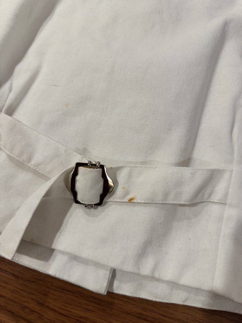 Araw White Halter Top (Category: Sleeveless) located in Las Pinas. Submitted by ciaralu_95 (Listing ID 1426719028, Image 2). Description: RFS — not my style anymore / doesnt fit me anymore Slightly negotiable.