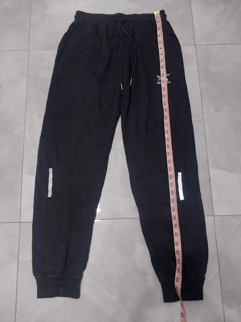 Arc'teryx Veilance Black Pants (Category: Jeans) located in Malaybalay. Submitted by markdaumar08466 (Listing ID 1426644319, Image 3). Description: Black Arc'teryx Veilance pants. Features a drawstring waist and reflective details. The pants have a small logo on the front. Size S. Made in China..