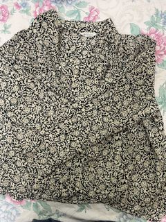 (Category: ) located in . Submitted by chloriswardrobe (Listing ID 1426737107, Image 1). Description: .