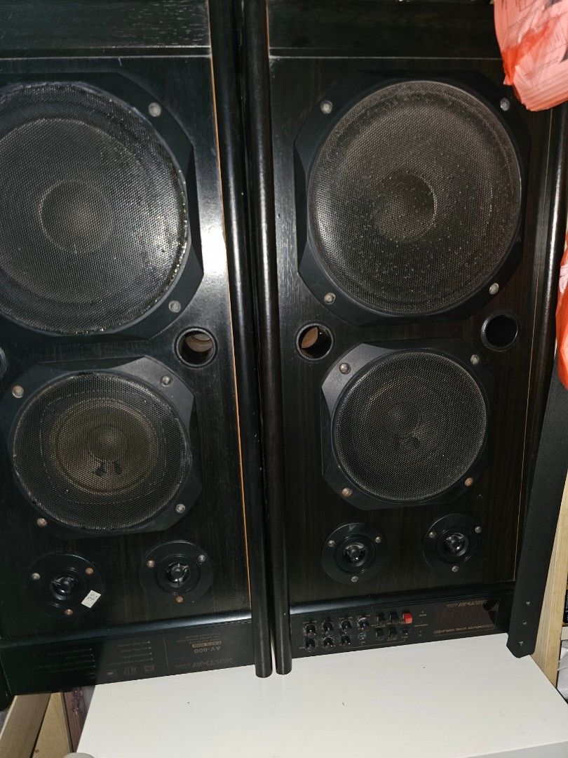 Audio amplifier65748811649027110