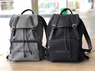 (Category: ) located in . Submitted by luxcloset.shop (Listing ID 1426764670, Image 1). Description: .