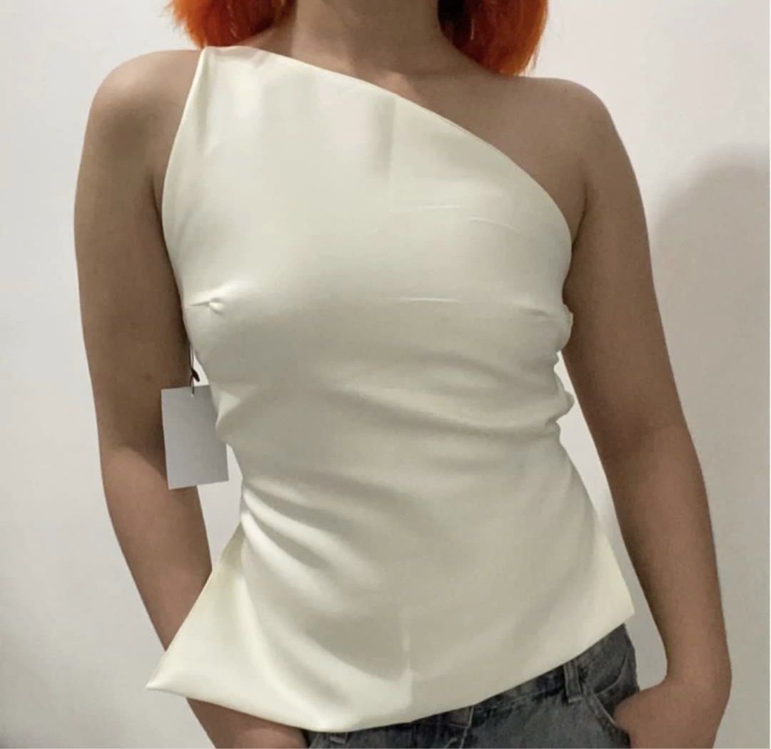 Backless top (Category: Sleeveless) located in Davao. Submitted by audstuff (Listing ID 1426605059, Image 2). Description: Brandnew never worn Size small No flaws.