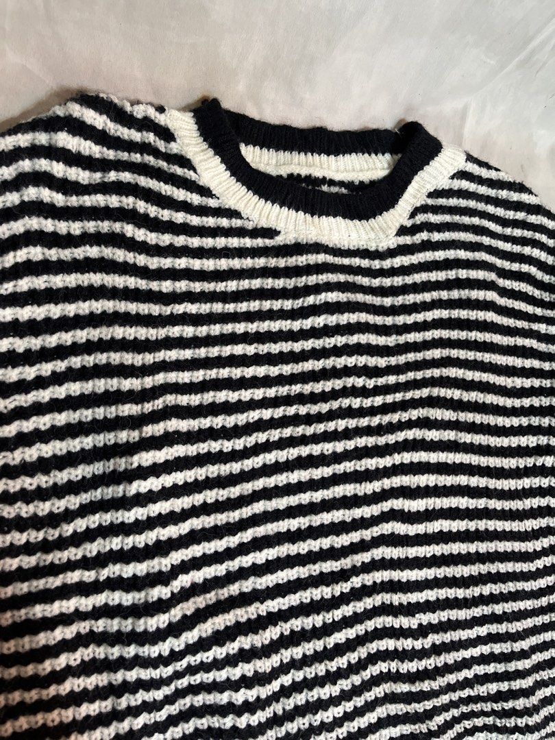black and white striped knit sweater (Category: Coats, Jackets and Outerwear) located in Baguio. Submitted by sweetlings (Listing ID 1419101916, Image 3). Description: Length: 18" Pit to pit: 22.5" Stretchy knit, no flaw MOP: GCASH SHIPS VIA J&T 📍BAGUIO CITY.