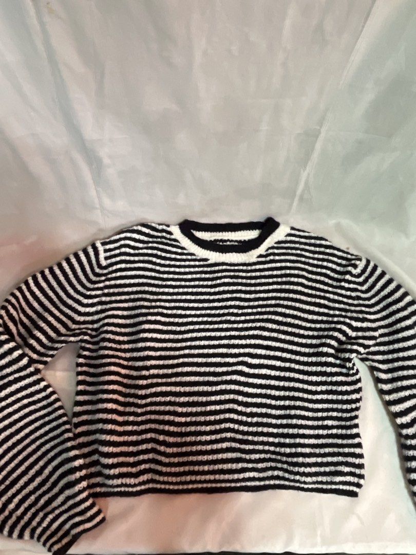 black and white striped knit sweater (Category: Coats, Jackets and Outerwear) located in Baguio. Submitted by sweetlings (Listing ID 1419101916, Image 2). Description: Length: 18" Pit to pit: 22.5" Stretchy knit, no flaw MOP: GCASH SHIPS VIA J&T 📍BAGUIO CITY.