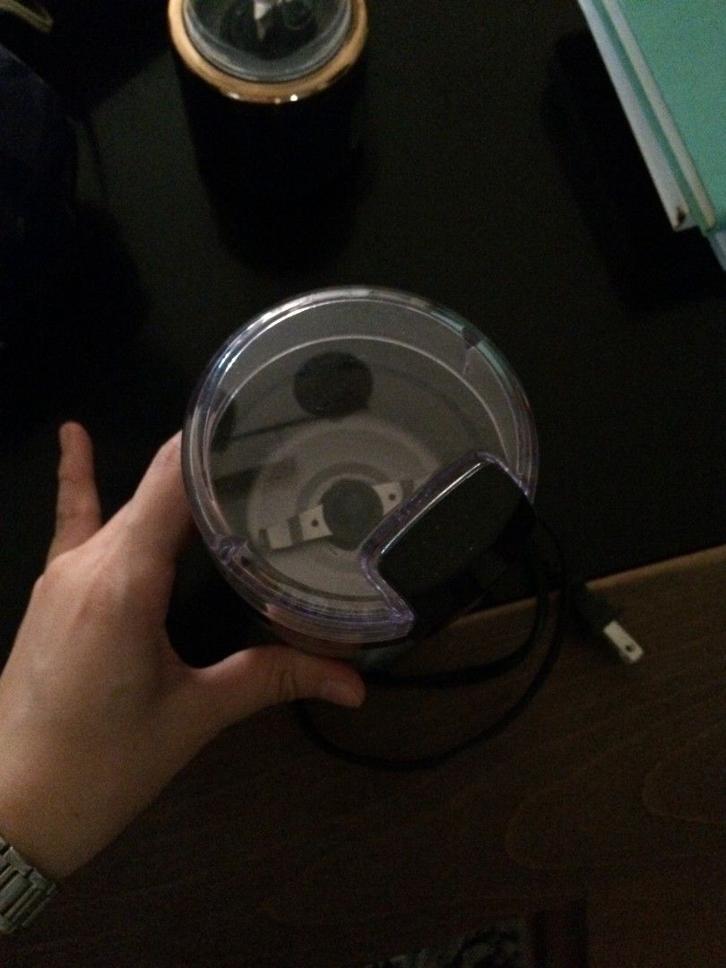 Black Decker Coffee Grinder (Category: Coffee Machines & Makers) located in Manila. Submitted by victtoria (Listing ID 1426694593, Image 2). Description: like new prefectly working.