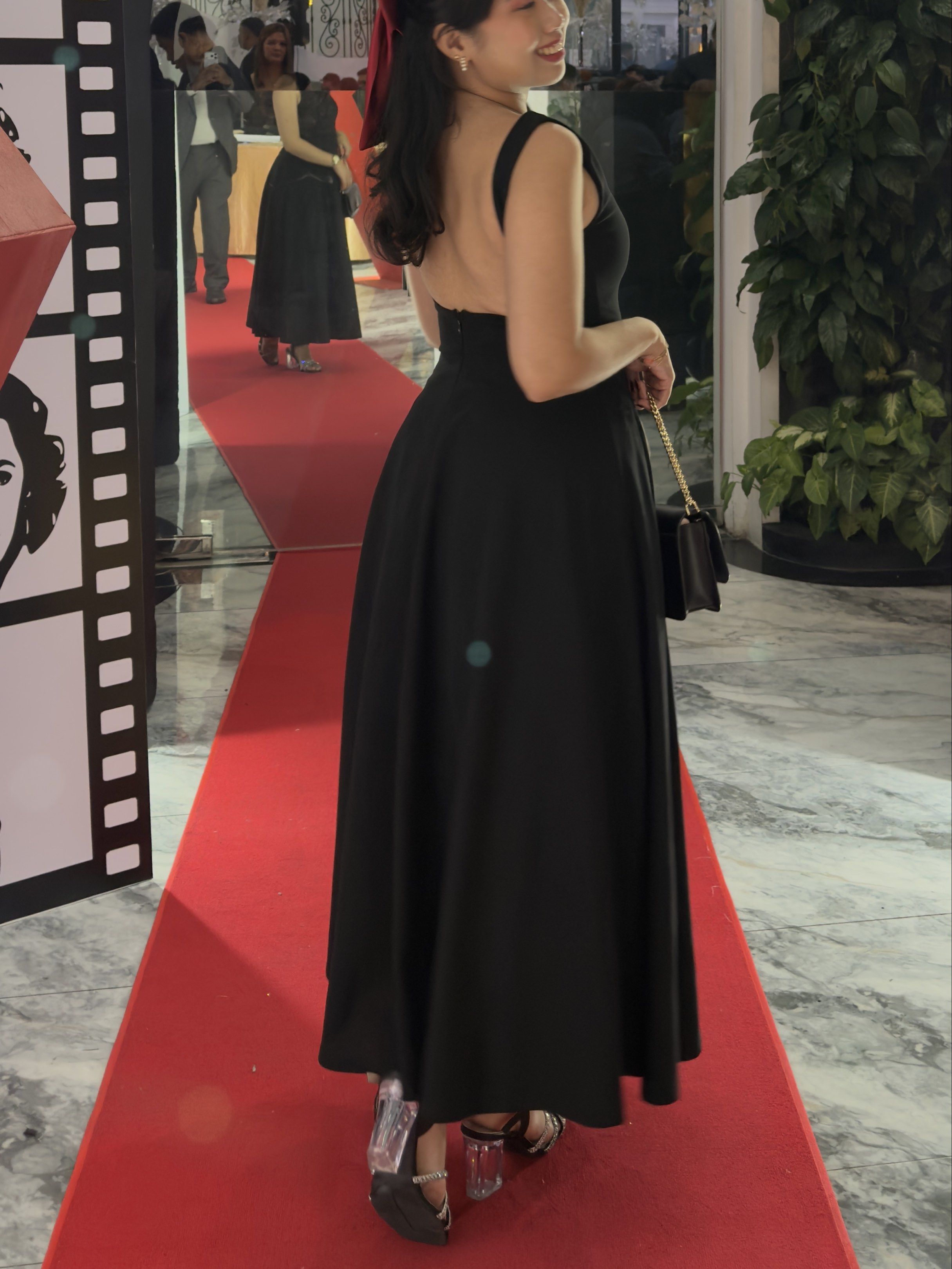 Black Sleeveless Formal Dress (Category: Dresses) located in Taguig. Submitted by prlvd.ace (Listing ID 1426707571, Image 2). Description: .