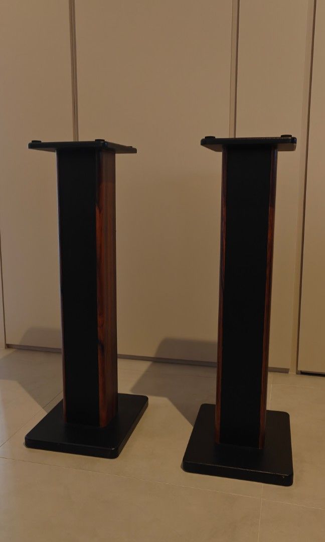 Black/wood speaker stands65749152178945111