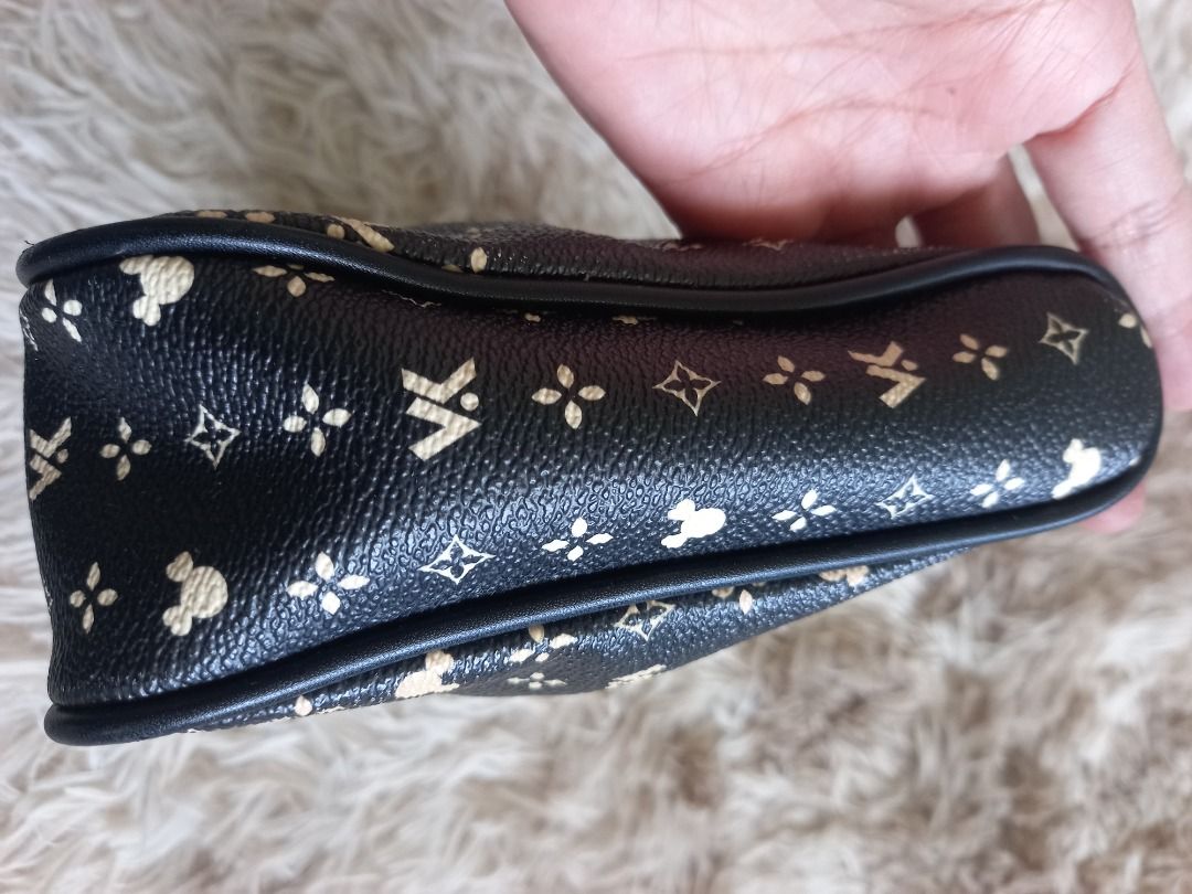 BRANDED KILI BAG Black Printed (Category: Shoulder Bags) located in Bulacan. Submitted by mariekitkit (Listing ID 1426728774, Image 3). Description: ⚜ORIGINAL BRAND⚜ 𝘋𝘪𝘴𝘤𝘭𝘢𝘪𝘮𝘦𝘳: 𝙏𝙝𝙚 𝙨𝙝𝙤𝙥 𝙢𝙖𝙧𝙞𝙚𝙠𝙞𝙩𝙠𝙞𝙩 𝘢𝘳𝘦 𝘯𝘰𝘵 𝘢𝘴𝘴𝘰𝘤𝘪𝘢𝘵𝘦𝘥 𝘰𝘳 𝘢𝘧𝘧𝘪𝘭𝘪𝘢𝘵𝘦𝘥 𝘸𝘪𝘵𝘩 𝘢𝘯𝘺 𝘰𝘧 𝘵𝘩𝘦 𝘣𝘳𝘢𝘯𝘥𝘴 𝘧𝘦𝘢𝘵𝘶𝘳𝘦𝘥.𝘈𝘭𝘭 𝘵𝘳𝘢𝘥𝘦𝘮𝘢𝘳𝘬𝘴, 𝘭𝘰𝘨𝘰𝘴 𝘢𝘯𝘥 𝘤𝘰𝘱𝘺𝘳𝘪𝘨𝘩𝘵𝘴 𝘳𝘦𝘴𝘦𝘳𝘷𝘦𝘥 𝘵𝘰 𝘵𝘩𝘦 𝘰𝘳𝘪�