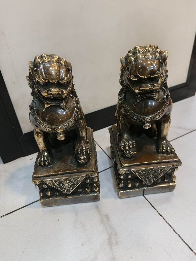 Brass fu dog pair statue display (Category: Vintage Collectibles) located in Manila. Submitted by kurukutuk (Listing ID 1426618735, Image 1). Description: brass fu dog pair statue display 8 x 5 x 4 inches HxLxW made of brass.