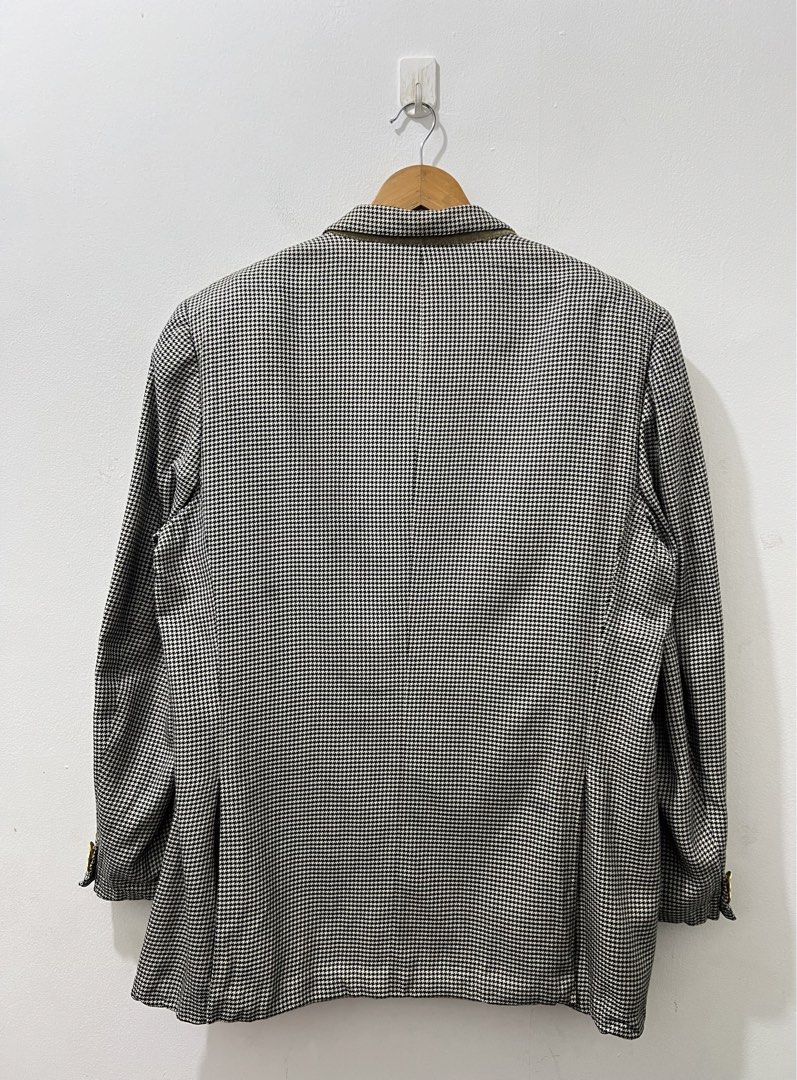 BRINO - HOUNDSTOOTH RIPOLI SINGLE BREASTED BLAZER (Category: Coats, Jackets and Outerwear) located in Cavite. Submitted by _Gizmo (Listing ID 1426730689, Image 2). Description: Brioni - Houndstooth Ripoli Single Breasted Blazer Jacket Size tagged: 56 R Measurement Width: 24’ Inch Length: 31’ Inch Shoulder: 20’ Inch Sleeve: 25’ Inch Lightly used | Very good condition No major flaws Made In Italy .