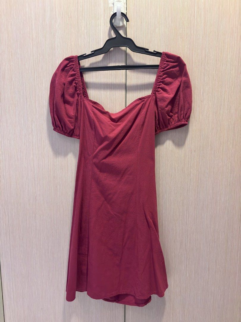 Burgundy Puff Sleeve Mini Dress (Category: Dresses) located in Muntinlupa City. Submitted by kabi.declutters (Listing ID 1426767973, Image 1). Description: .